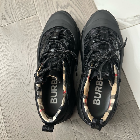 Burberry Black sneakers Women size 7 - Picture 1 of 6